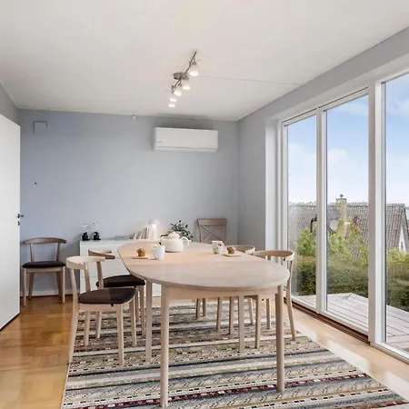 Stunning In With Kitchen 度假居